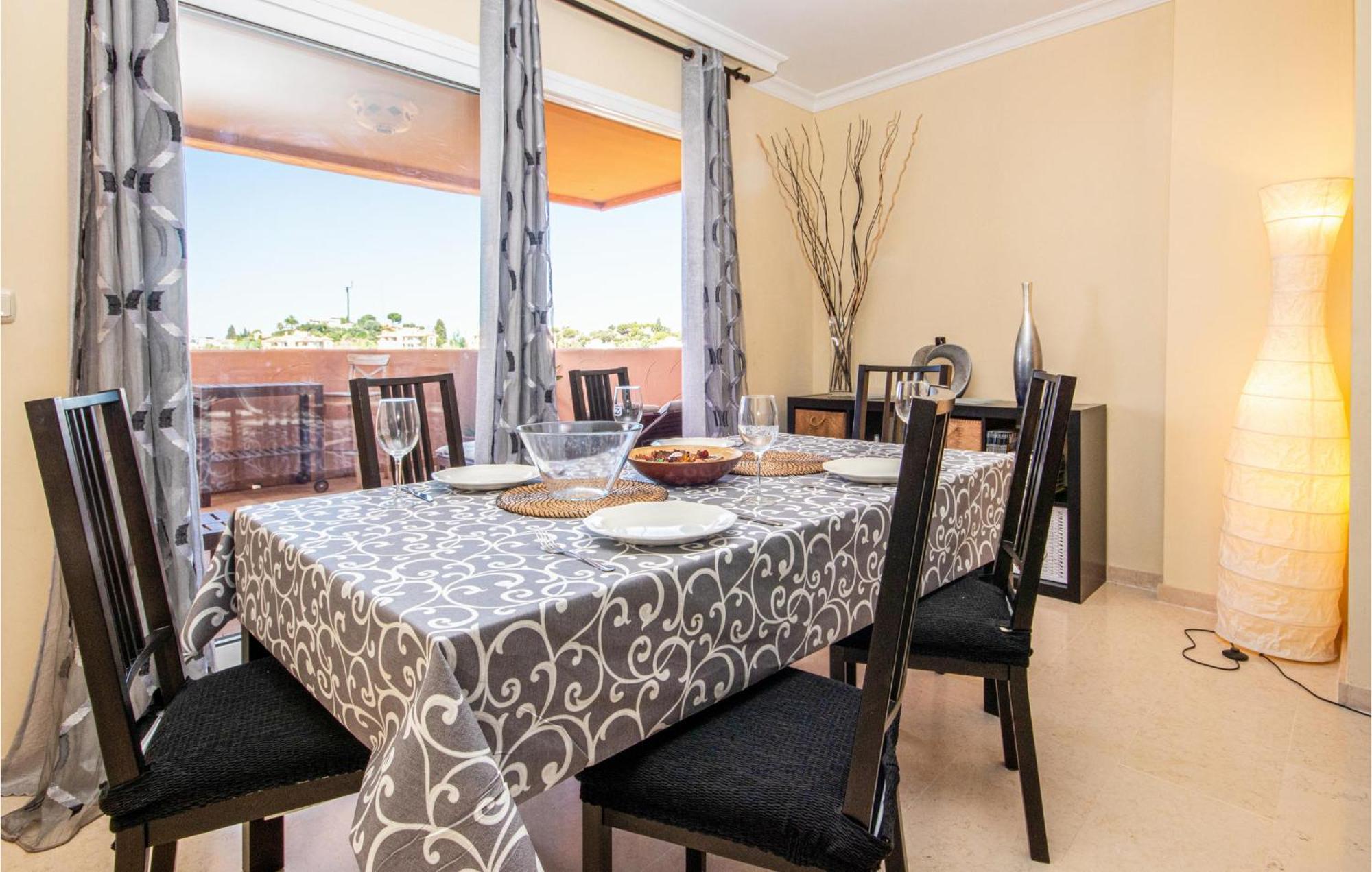 Apartamento Awesome In Elviria With Wifi